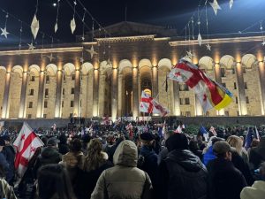 რუსთაველის გამზირი გადაკეტილია - რა ხდება ადგილზე - "მეტრონომის" ფოტოკოლაჟი