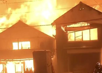 იაპონიაში ძლიერ ხანძარს ებრძვიან