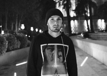 სამოქალაქო აქტივისტმა ისაკო დევიძემ პარლამენტთან შიმშილობა დაიწყო