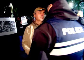 რუსთაველის გამზირზე მწერალი პაატა შამუგია დააკავეს