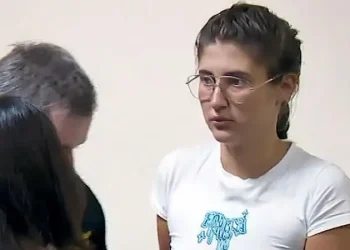 საქართველოში ნარკოტიკების შემოტანის საქმეზე დაპატიმრებული 19 წლის მეი კალი თავისუფალია