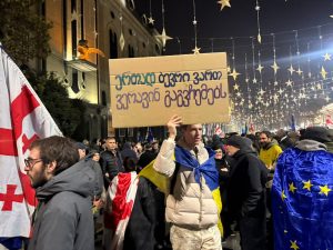 რუსთაველის გამზირი გადაკეტილია - რა ხდება ადგილზე - "მეტრონომის" ფოტოკოლაჟი