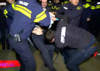 პოლიცია აქციის მონაწილეებს აკავებს – რა ხდება ადგილზე