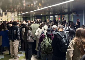 მეტროსადგურ „სახელმწიფო უნივერსიტეტის“ შესასვლელი დაკეტილია – რა ხდება ადგილზე