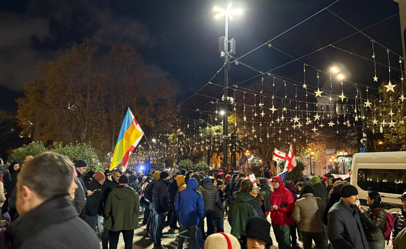 “არ გვეშინია” – მოქალაქეები რუსთაველის გამზირზე შეიკრიბნენ