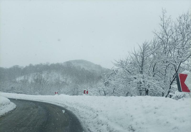 დიდთოვლობის გამო გზა ჩაიკეტა – სად არის აკრძალული ავტომობილებისთვის გადაადგილება?