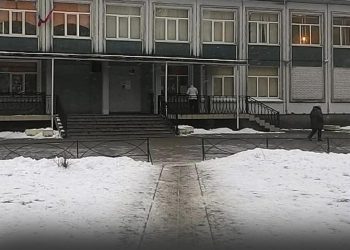 სანქტ-პეტერბურგის სკოლაში მოსწავლემ მასწავლებელი დანით დაჭრა