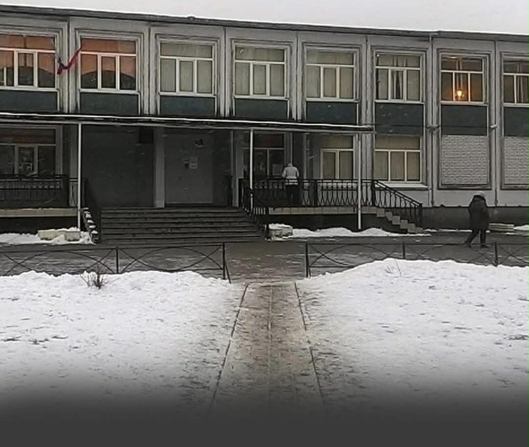 სანქტ-პეტერბურგის სკოლაში მოსწავლემ მასწავლებელი დანით დაჭრა