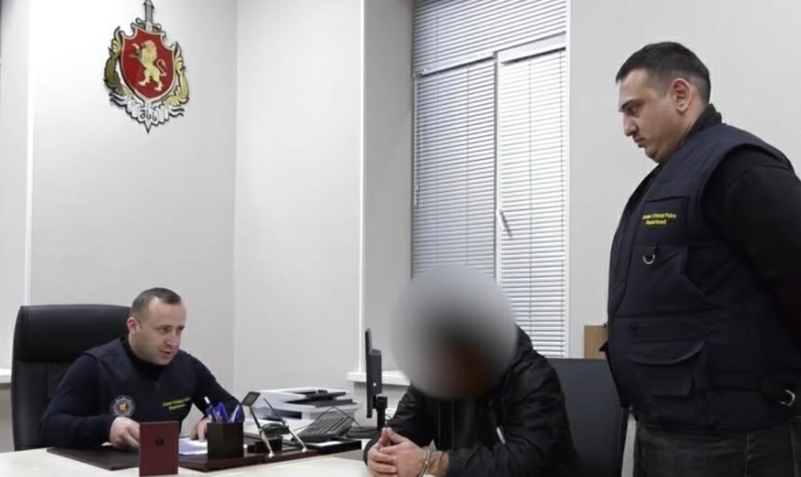 ბათუმში ძებნილი პირი დააკავეს