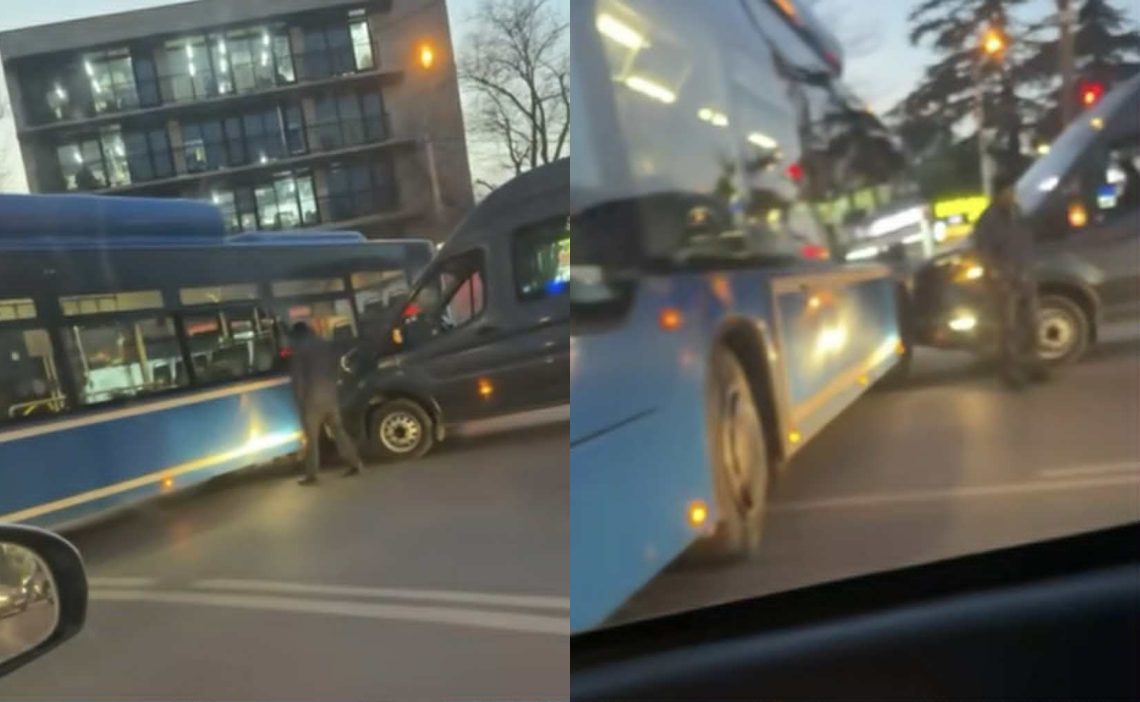 თბილისში ერთმანეთს მიკროავტობუსი და ავტობუსი შეეჯახა – რა კადრები ვრცელდება