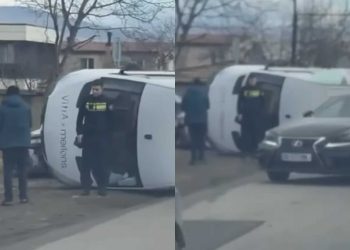 თბილისში მიკროავტობუსი ამობრუნდა – რა კადრები ვრცელდება ადგილიდან