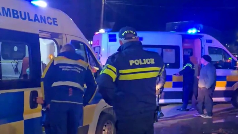 რუსთავში, საცხოვრებელ ბინაში აფეთქება მოხდა – რა ხდება ადგილზე