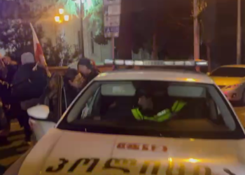 პოლიციამ რუსთაველის გამზირზე აქციის მონაწილეების დაკავება დაიწყო