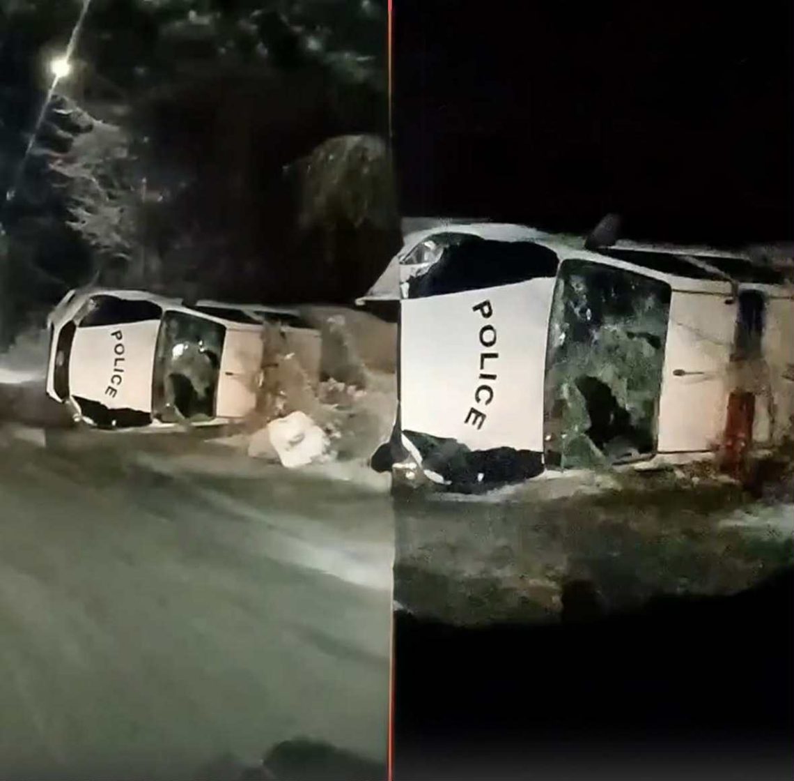 შიდა ქართლში პატრულირებისას პოლიციის მანქანა, სავარაუდოდ, გზაზე მოსრიალდა და გადაბრუნდა