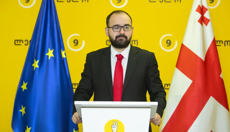 ” ისტერიულ კამპანიას, რომელსაც კობახიძე და პაპუაშვილი ედგნენ სათავეში, „ალდემ“ გასცა 3 – ხაზიანი ძალიან მკაფიო პასუხი, რომლითაც საკუთარი ადგილი მიუჩინა პრორუსულ რეჟიმს” – გრიგოლ გეგელია