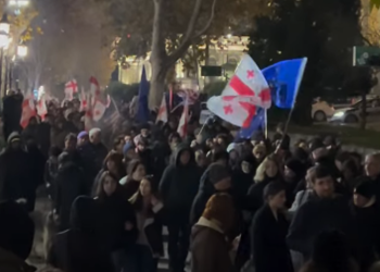 აქციის მონაწილეებმა თბილისის ქუჩებში მსვლელობა გამართეს