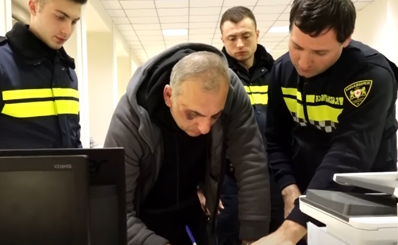 ტერორისტული აქტის ჩადენის მცდელობის ბრალდებით დაკავებულ ალეკო ელისაშვილს პატიმრობა შეეფარდა