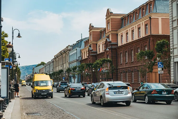 პარლამენტმა ერთი მოსმენით და დაჩქარებული წესით დაამტკიცა ახალი კანონი სატრანსპორტო საშუალების მართვის უფლების აღდგენისა და შეჩერების შესახებ