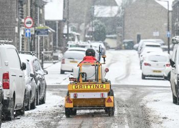საფრანგეთში ძლიერი თოვისა და ყინვის შედეგად გამოწვეულ ავტოსაგზაო შემთხვევებს ექვსი ადამიანი ემსხვერპლა