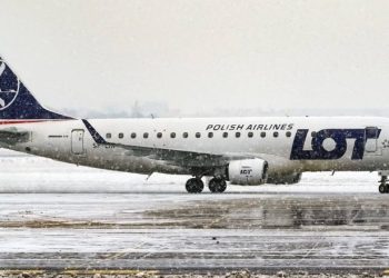 ძლიერი თოვის გამო ვარშავის აეროპორტი შეფერხებით მუშაობს