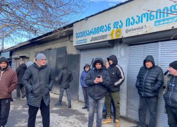 აქცია ელიავაზე – მეორადი საბურავების მაღაზიების მფლობელები ახალი რეგულაციების ამოქმედებას აპროტესტებენ