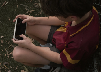 საფრანგეთის ეროვნული ასამბლეა დაჩქარებულად განიხილავს კანონპროექტს, რომელიც 15 წლამდე ასაკის ბავშვებისთვის სოციალური მედიის გამოყენებას კრძალავს