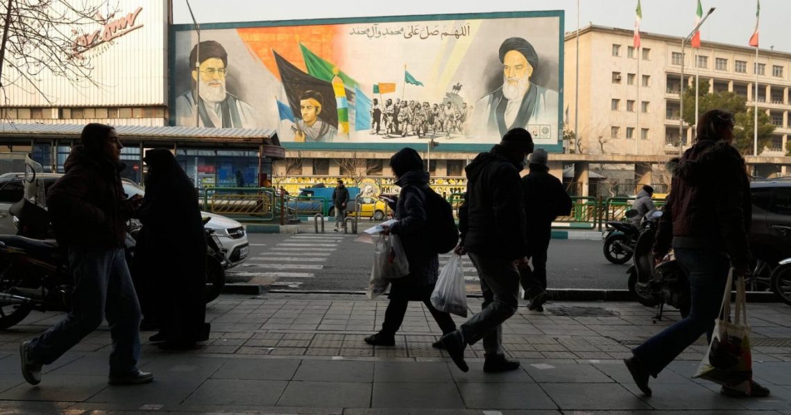 “ტრამპს წარუდგინეს სადაზვერვო ინფორმაცია, რომ ირანის მთავრობა სუსტდება” – NYT