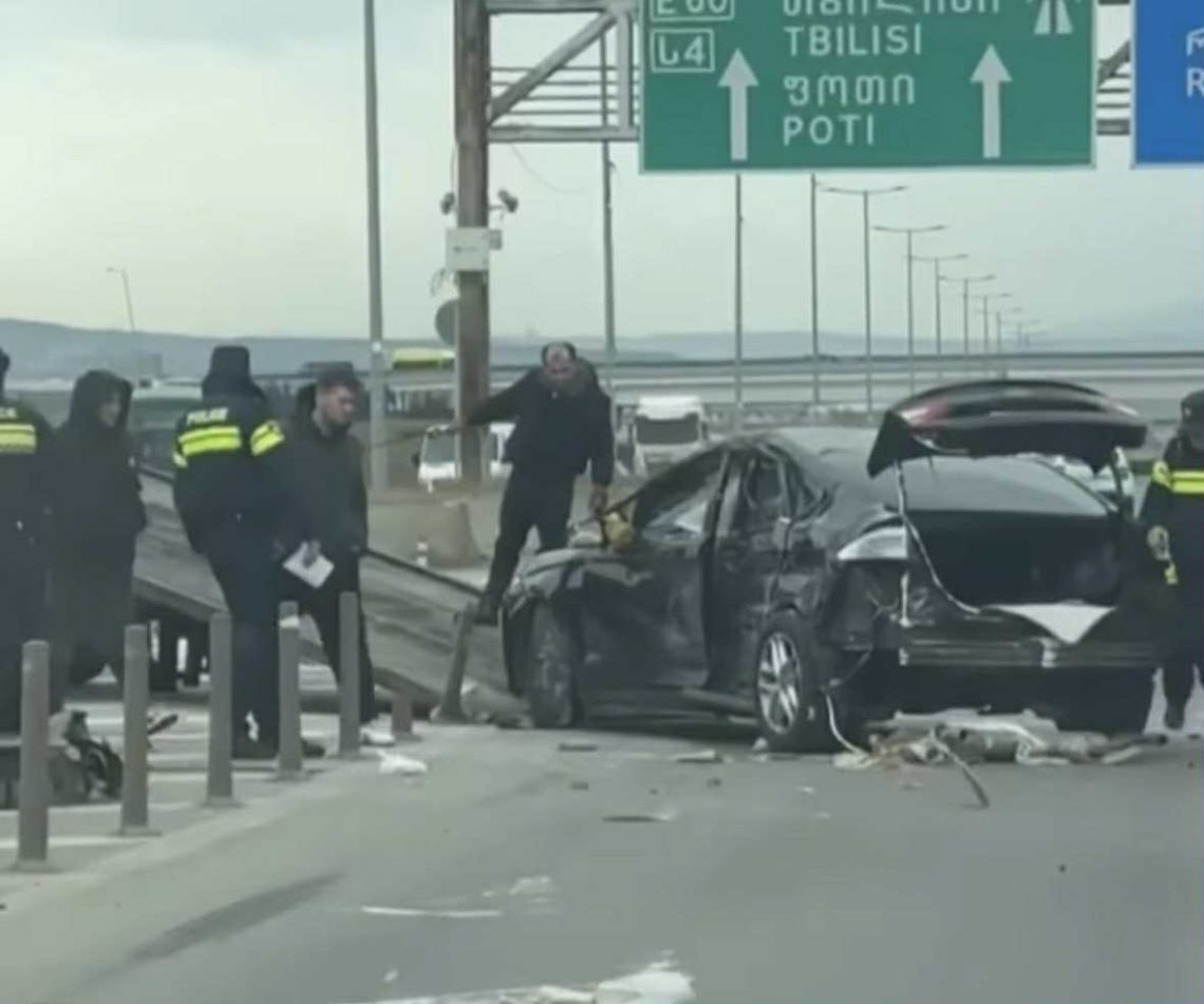 ავტოსაგზაო შემთხვევა რუსთავი-თბილისის მაგისტრალზე – რა კადრები ვრცელდება ადგილიდან