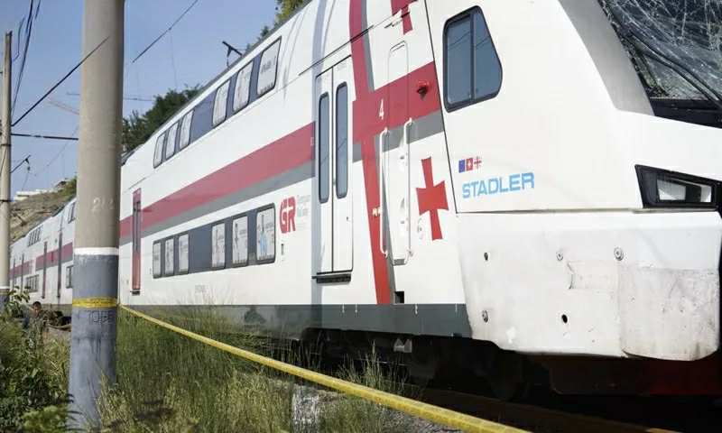 თბილისი-ზუგდიდის მატარებელი სოფელ გომთან 1 საათზე მეტია გაჩერებულია