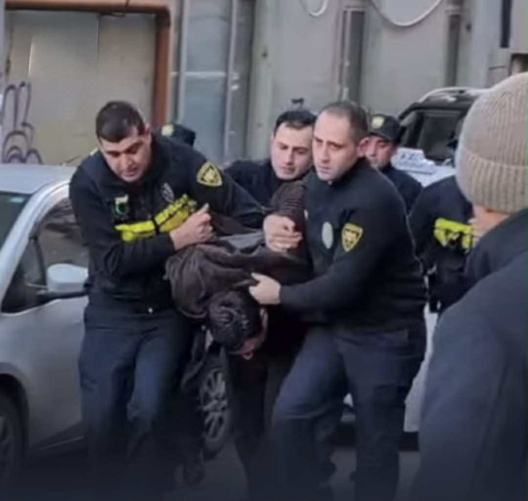 კაცს, რომელიც გუშინ თბილისში 51-ე სკოლასთან დააკავეს, ხუთიდან რვა წლამდე პატიმრობა ემუქრება