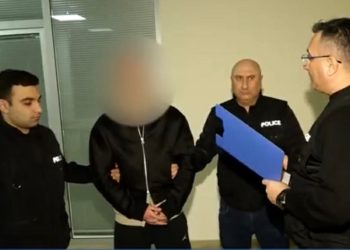 პოლიციამ თბილისში ძალადობის ბრალდებით 4 პირი ცხელ კვალზე დააკავა