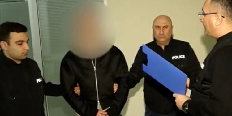 პოლიციამ თბილისში ძალადობის ბრალდებით 4 პირი ცხელ კვალზე დააკავა