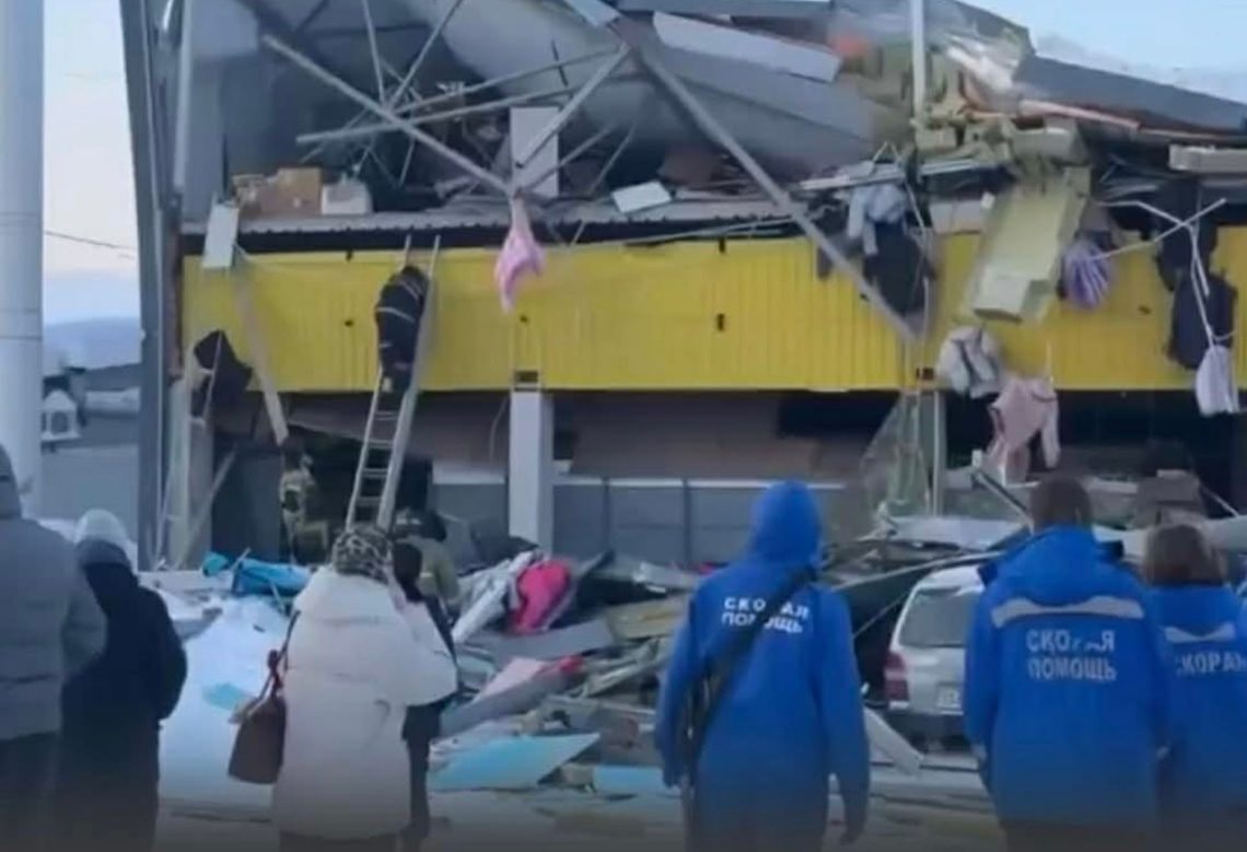 რუსეთის ქალაქ ნოვოსიბირსკში ორსართულიანი სავაჭრო ცენტრის სახურავი ჩამოინგრა – არიან დაშავებულები