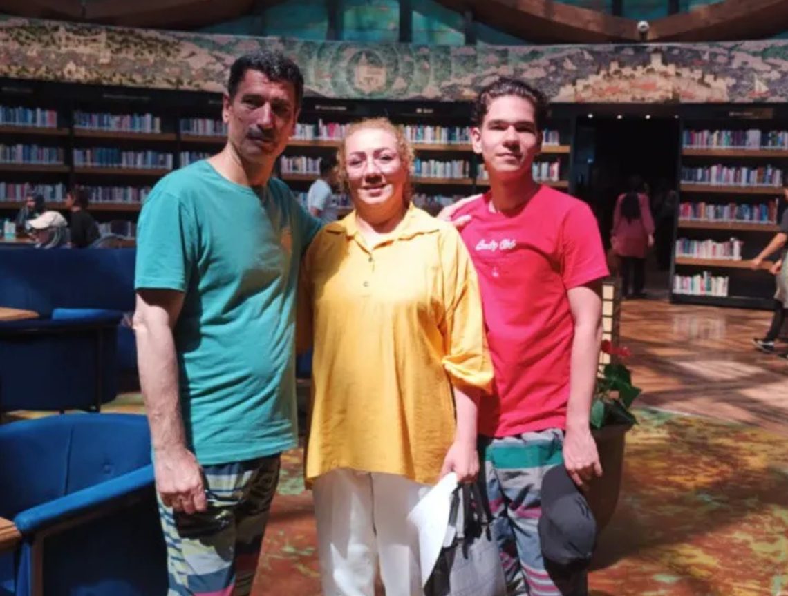 ირანში უსაფრთხოების ძალებმა მანქანაში ოჯახის სამი წევრი ჩაცხრილეს – Iran International