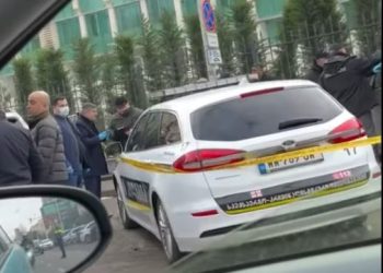 თბილისში, ვაჟა-ფშაველას გამზირზე, სახელმწიფო უსაფრთხოების სამსახურთან პოლიცია და ექსპერტ-კრიმინალისტები არიან მობილიზებული