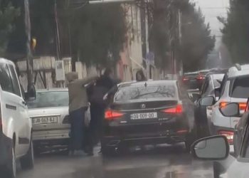დაპირისპირება თბილისში, ჭიაურელის ქუჩაზე – რა კადრები ვრცელდება ადგილიდან