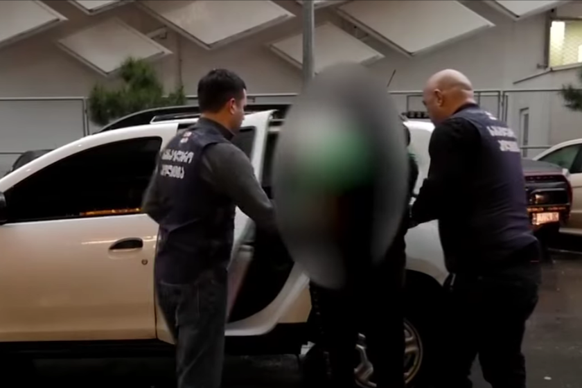 სასაზღვრო პოლიციის თანამშრომლებმა ბათუმში განზრახ მკვლელობისთვის წითელი ცირკულარით ძებნილი თურქეთის მოქალაქე დააკავეს