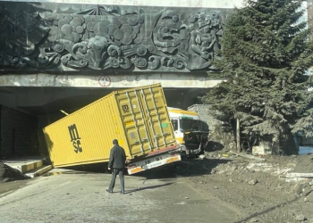 რიკოთის გვირაბი ტრაილერის ამოტრიალების გამოგ დაკეტილია  – რა ვითარებაა ადგილზე ?