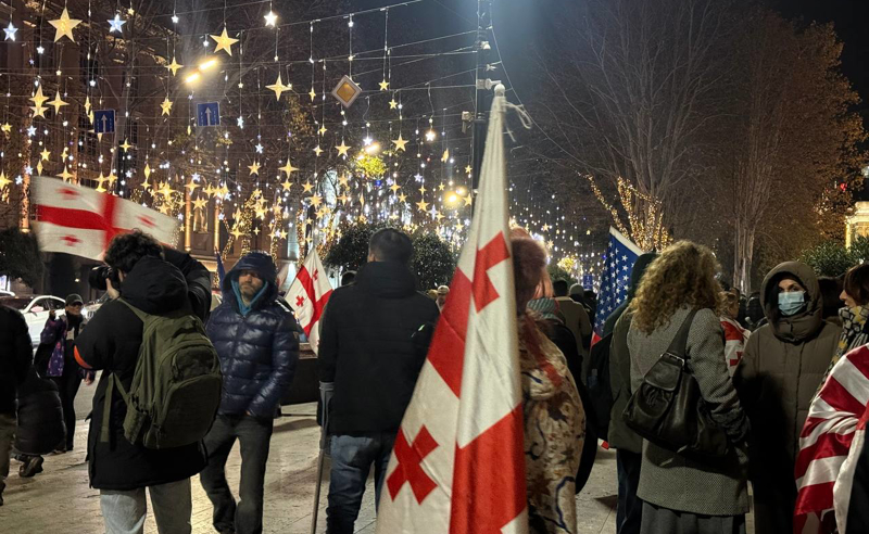 დედაქალაქის მთავარ გამზირზე ისევ პროტესტია – რა ხდება ადგილზე