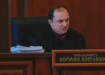 “მიკროფონი გამოართვით, რომ ისროლოს, რა გარანტია მაქვს?” – 4 ოქტომბრის მოვლენების დროს დაკავებულების საქმის მოსამართლე ერთ-ერთ ბრალდებულზე