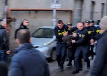 პოლიციამ 51-ე სკოლასთან მომხდარ ინციდენტთან დაკავშირებით ერთი პირი დააკავა