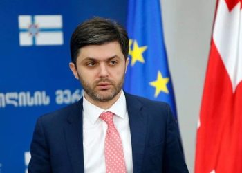 “რა მჭირს ქვეყნის დასატოვებელი ან დასაჭერი? დასაჭერი რომ ვყოფილიყავი აქამდე მომხედავდნენ, ან ვინ სად გამიშვებდა?” – ირაკლი ხმალაძე