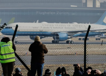 ტრამპის თვითმფრინავი ციურიხის აეროპორტში დაეშვა