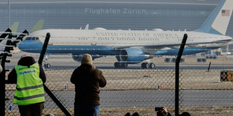 ტრამპის თვითმფრინავი ციურიხის აეროპორტში დაეშვა