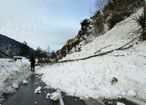 "მესტიის გზაზე ზვავი ჩამოწვა" - რა ვითარებაა ადგილზე?