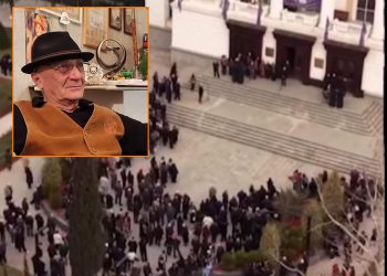 “ჩვენ ძალიან დიდხანს ვიკავებდით თავს, გვერიდებოდა ჩვენი უნივერსიტეტის, ჩვენი ხელმძღვანელობის, ბატონი დავითის და ყველასი, მაგრამ ახლა დადგა ის დრო, რომ დავითიც გადასარჩენია და ჩვენ ვართ გადასარჩენი” – ტექნიკური უნივერსიტეტის თეატრ-სტუდია “მოდი ნახეს” სამხატვრო ხელმძღვანელი, ნუგზარ ბუცხრიკიძე