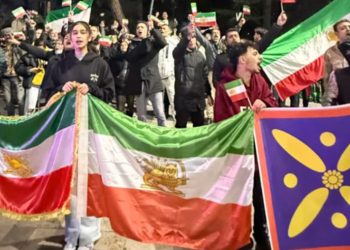 პროტესტს საქართველოში მცხოვრები ირანელებიც უერთდებიან – ისინი ირანის საელჩოსთან შეიკრიბნენ