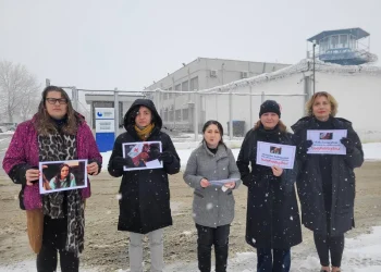 “300 ქალი“- წარმომადგენლებმა რუსთავის ციხესთან აქცია გამართეს და ციხის დირექტორს მიმართეს