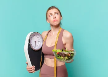 როგორ დავიკლოთ სწრაფად დღესასწაულების შემდეგ – დიეტოლოგების რეკომენდაციები