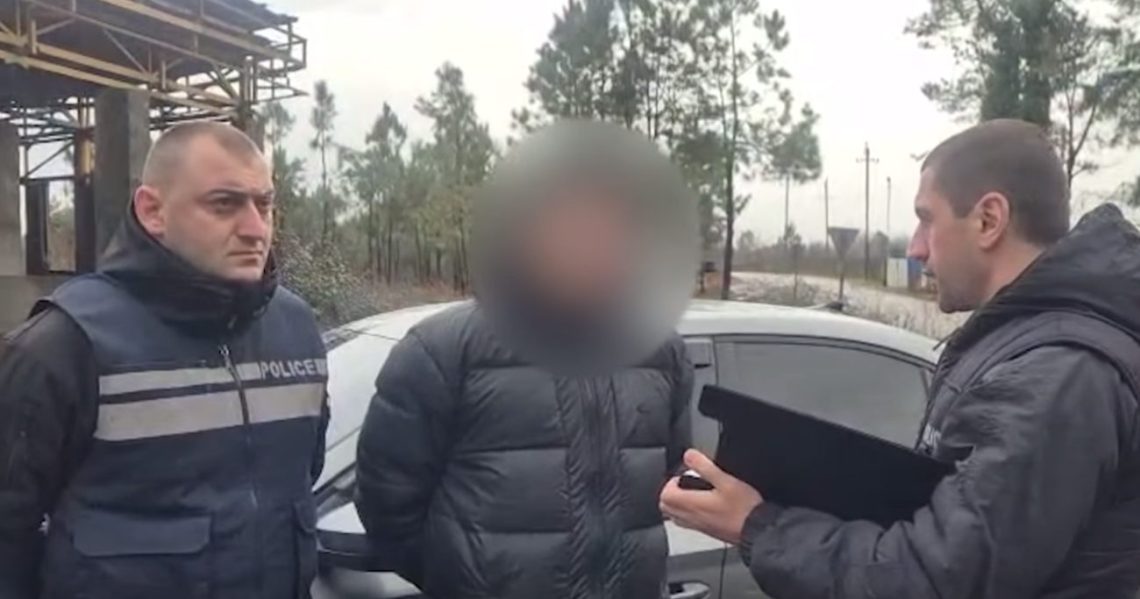 ბაკურიანში ურთიერთშელაპარაკების ნიადაგზე დანით კაცი დაჭრა და მიიმალა – შსს-მ 1 პირი დააკავა